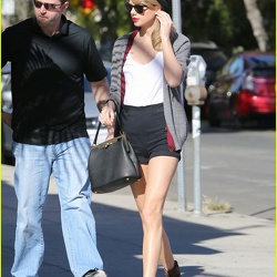 01-16 - Heading to lunch on Melrose Avenue in Los Angeles - California